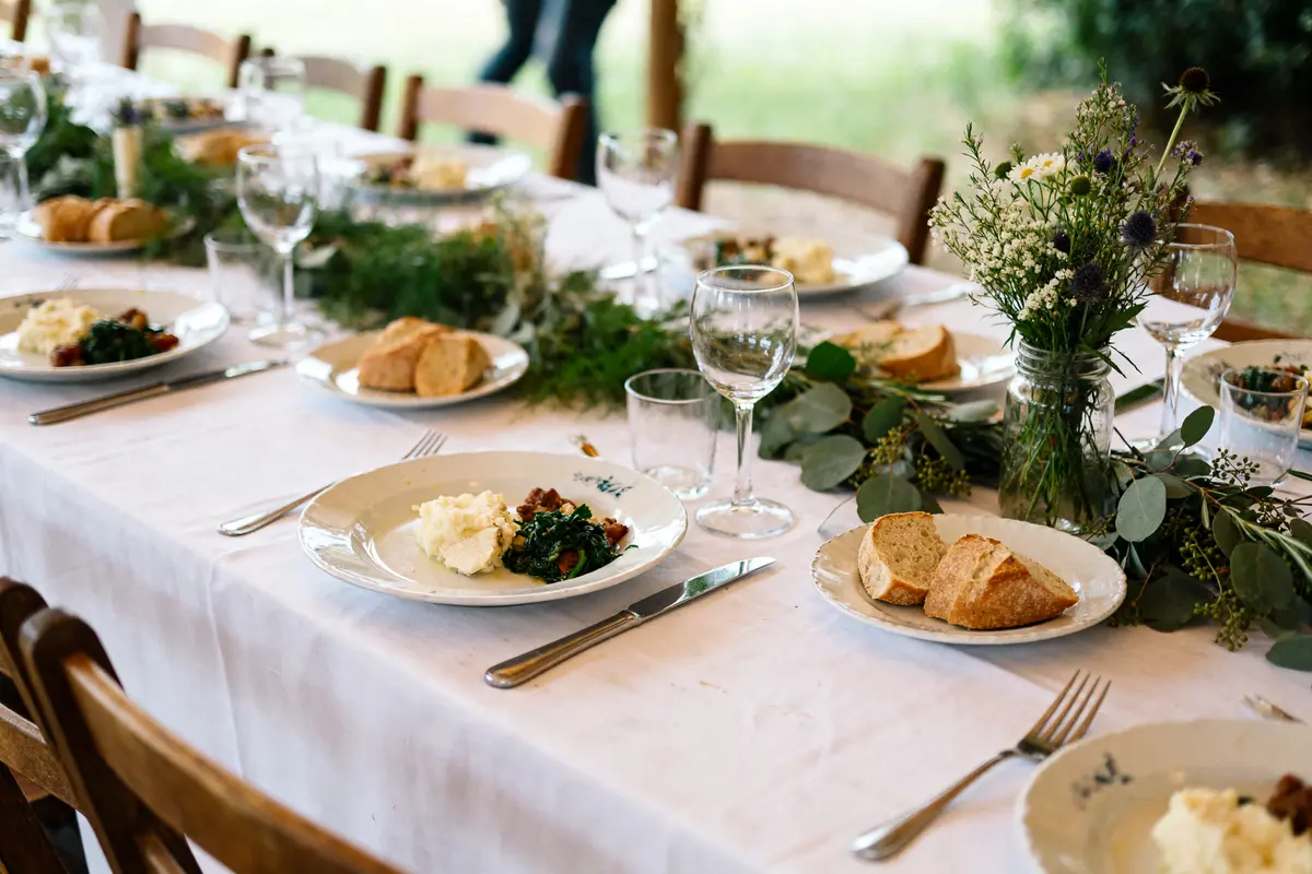 Idée repas mariage simple : 7 astuces pour un menu pas cher